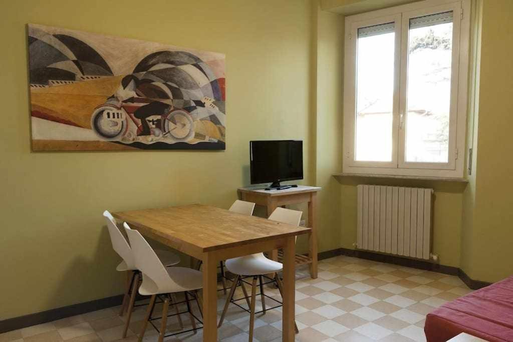 Ospitaci Appartamenti Viale Mezzetti フォリーニョ エクステリア 写真